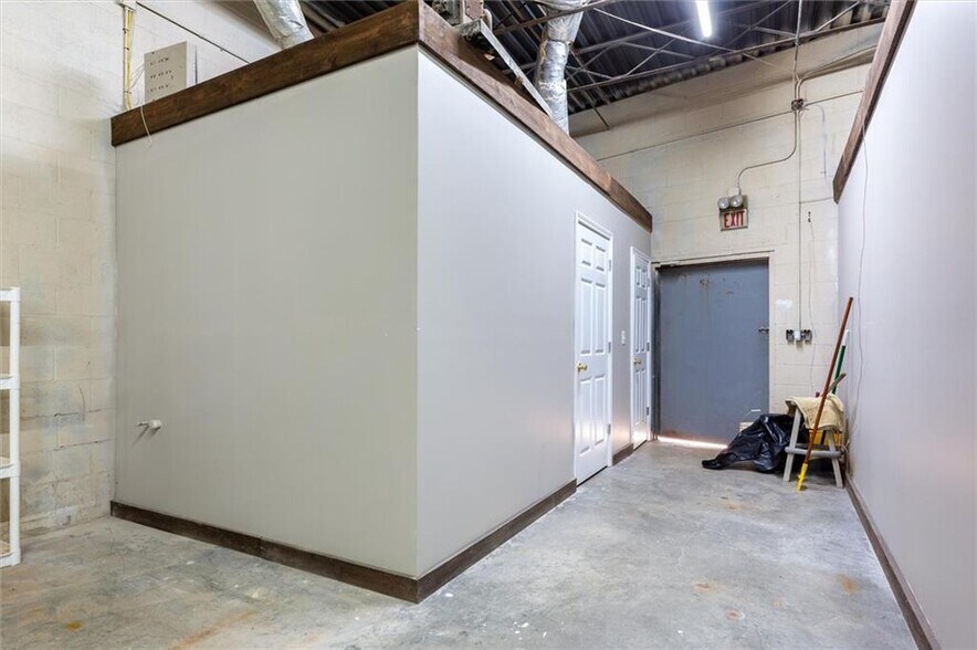 More Photos Of 306 US 123 Byp, Seneca Manufacturing For Lease