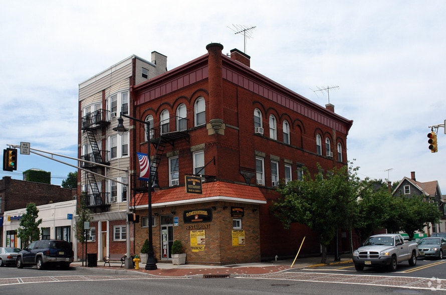 More Photos Of 440 Harrison Ave, Harrison Restaurant For Lease