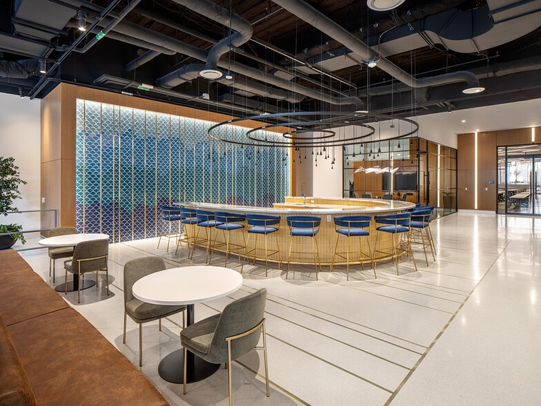 More Photos Of 2450 Crystal Dr, Arlington Office For Lease