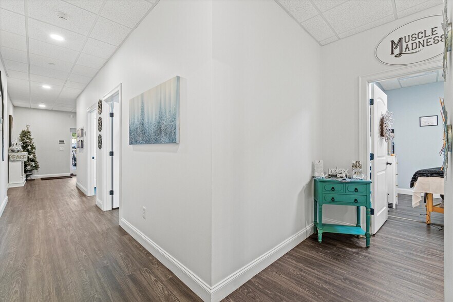 More Photos Of 1794 Bridge St, Dracut Storefront For Sale