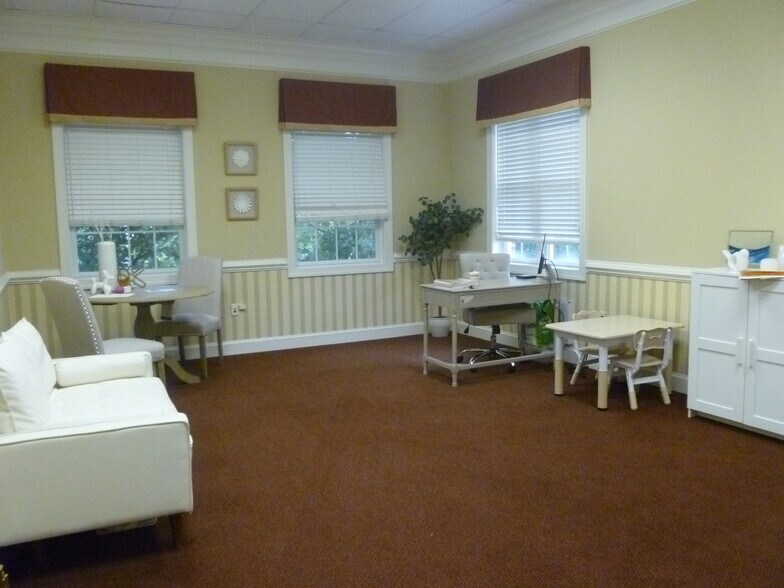 More Photos Of 4000-4008 Genesee Pl, Woodbridge Medical For Sale