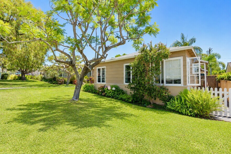 More Photos Of 375 Aster St, Laguna Beach Apartments For Sale
