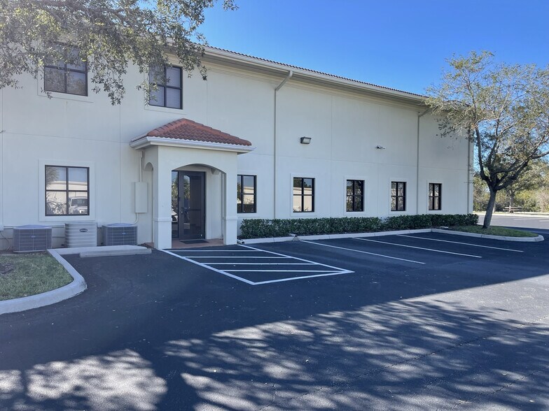 More Photos Of 7020 Professional Pky E, Sarasota Office For Lease