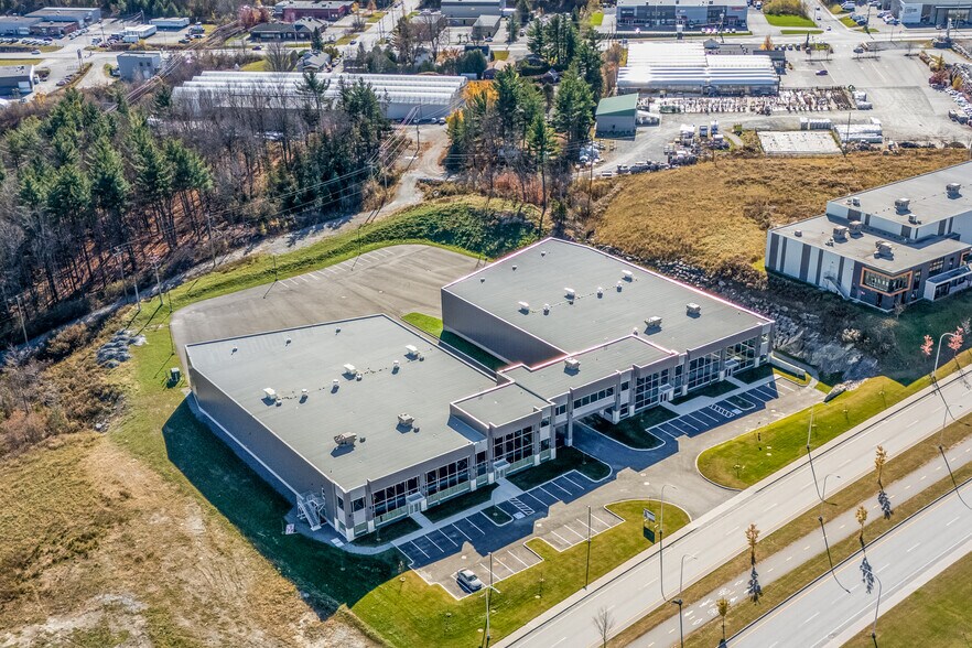 More Photos Of 4590-4592 Boul De Portland, Sherbrooke Food Processing For Lease