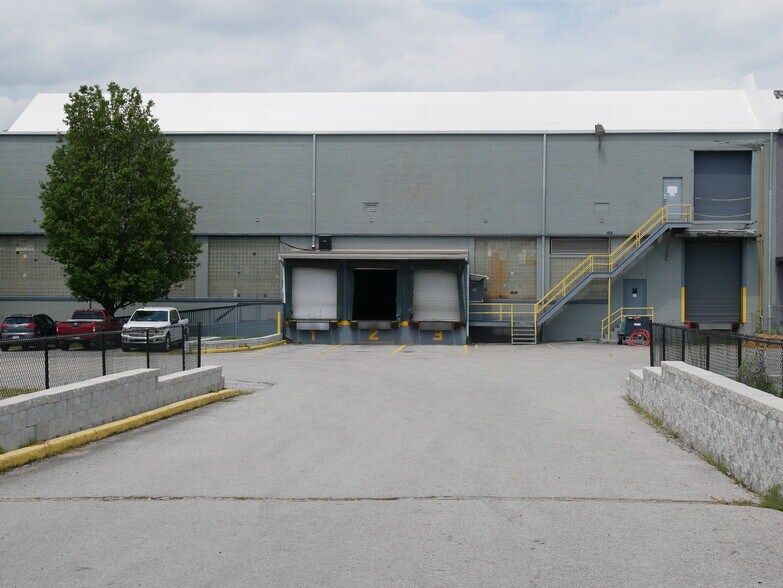 More Photos Of 105 Maple St, Rossville Light Distribution For Lease