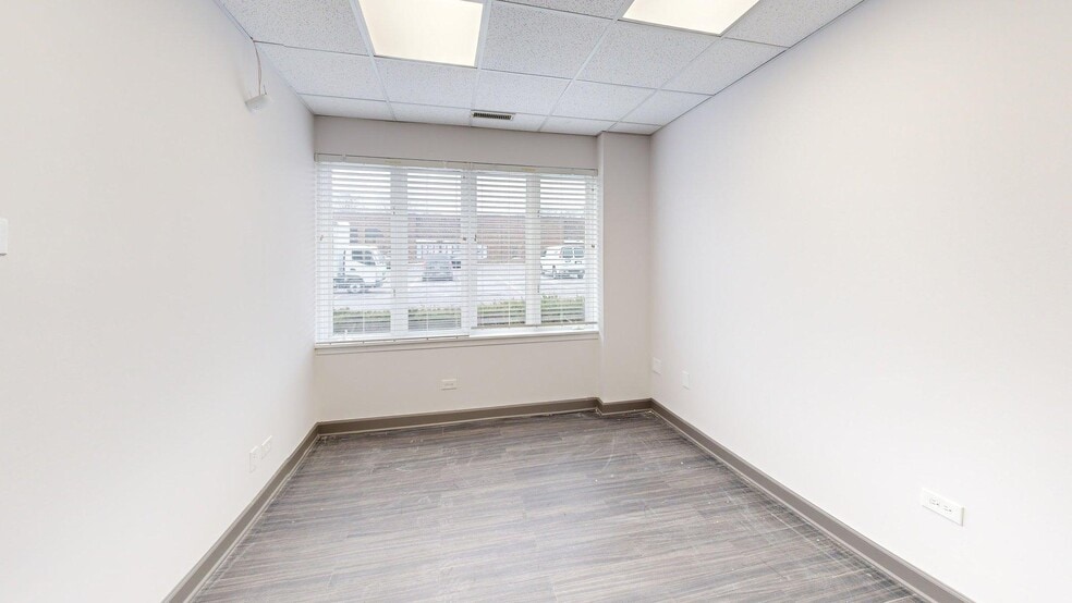 More Photos Of 271-285 E Helen Rd, Palatine Light Distribution For Sale