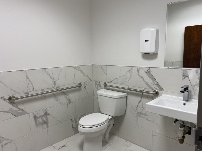 More Photos Of 26-19 Francis Lewis Blvd, Flushing Medical For Lease