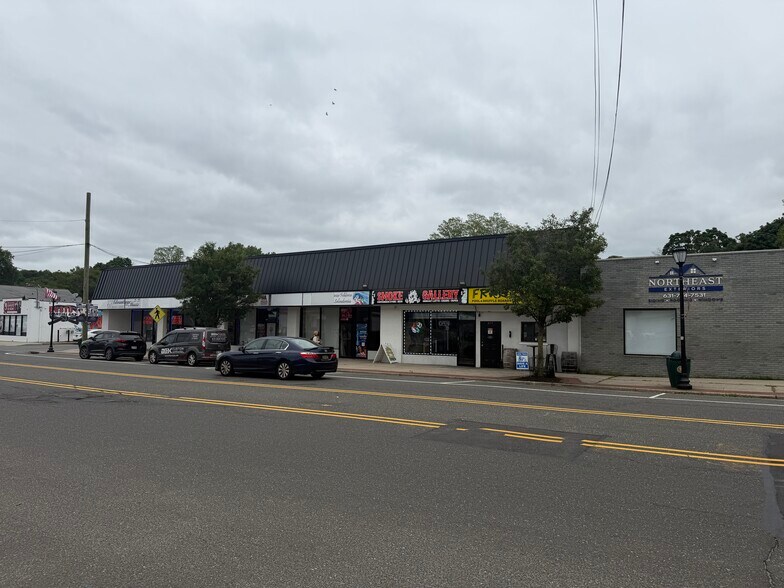 More Photos Of 419-437 Hawkins Ave, Ronkonkoma Storefront For Sale