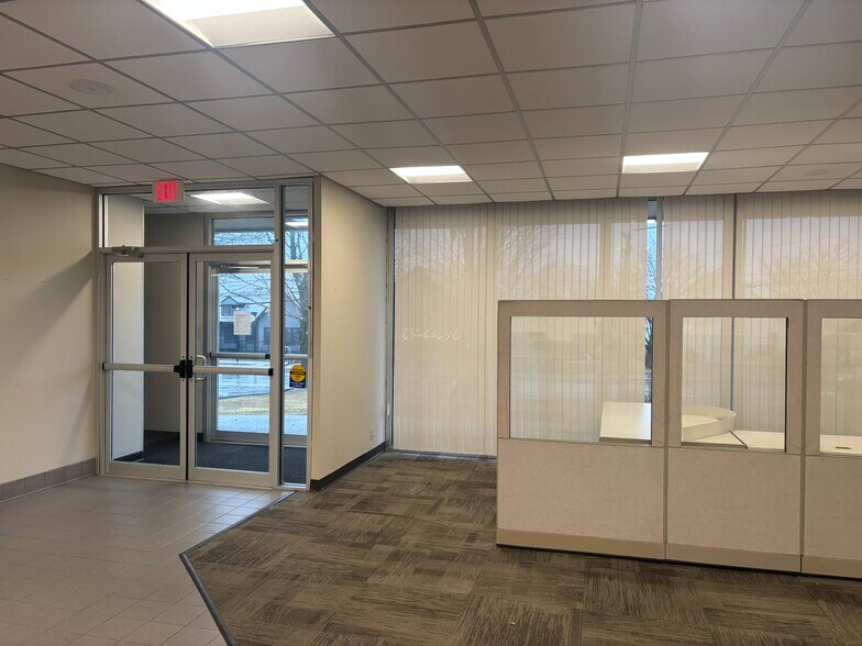 More Photos Of 135 Main St, Freeport Freestanding For Lease