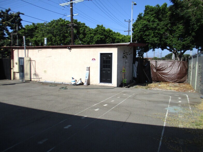 More Photos Of 9900-9904 S Central Ave, Los Angeles Schools For Lease