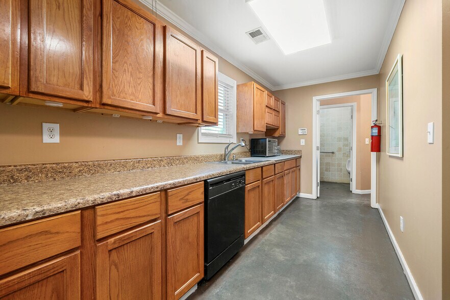 More Photos Of 55 Alston Ct, Forest Park Truck Terminal For Sale