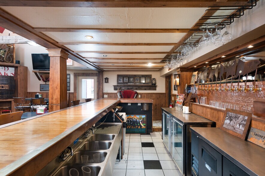 More Photos Of 2711 W College St, Bozeman Restaurant For Sale