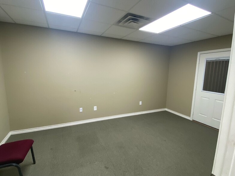 More Photos Of 5809 N State Highway 6, Waco Warehouse For Lease
