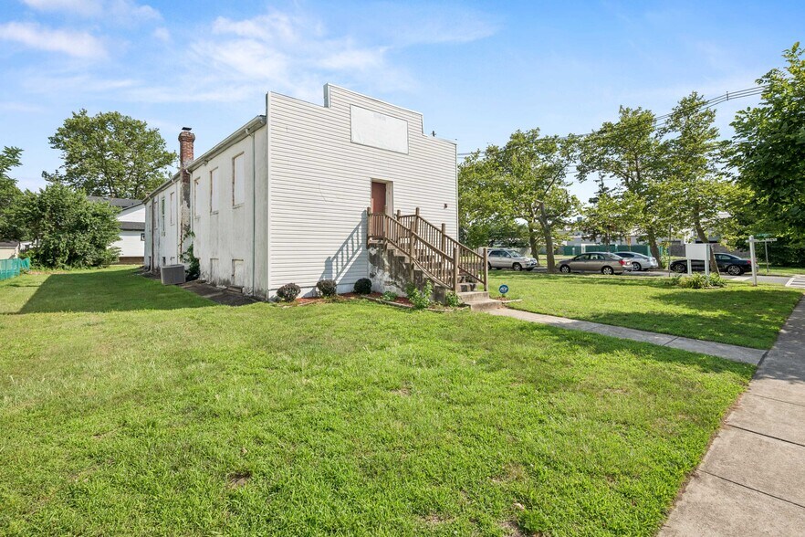 More Photos Of 510 W Broad St, Palmyra Religious Facility For Sale