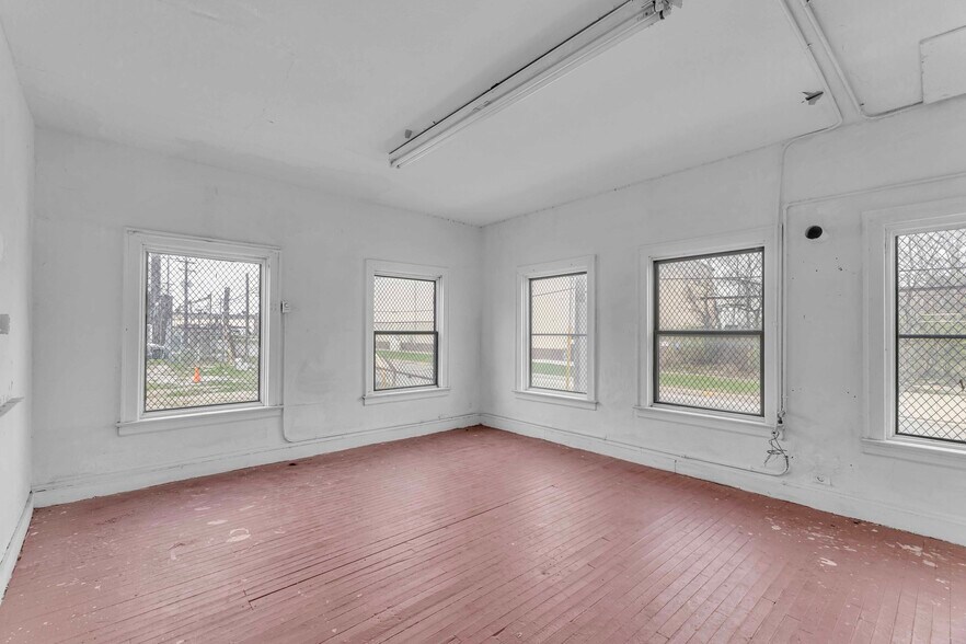 More Photos Of 7500 Bessemer Ave, Cleveland Manufacturing For Lease