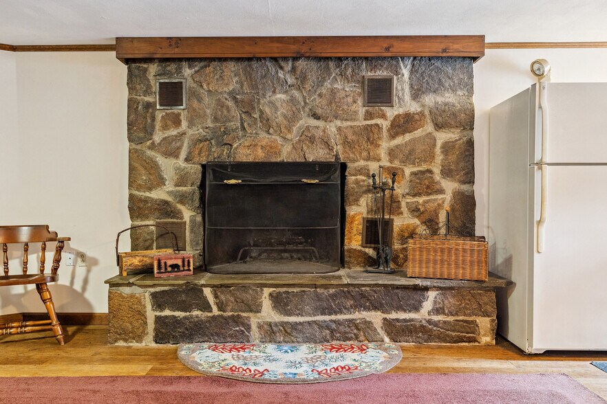 More Photos Of 344 Vt Route 100, West Dover Hotel For Sale