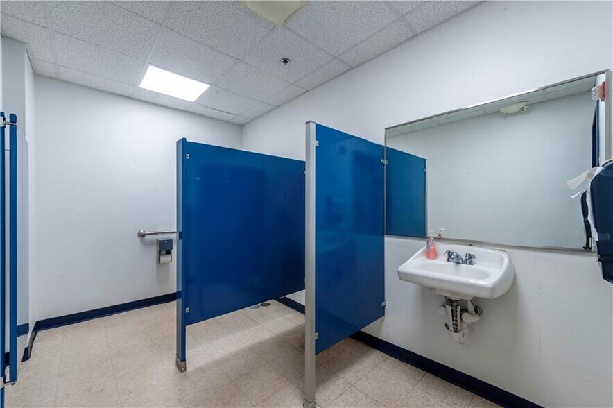 More Photos Of 210 West Ave, Pawtucket Office For Sale