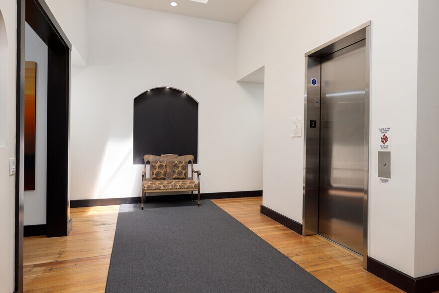 More Photos Of 11 5th St, Petaluma Loft Creative Space For Lease