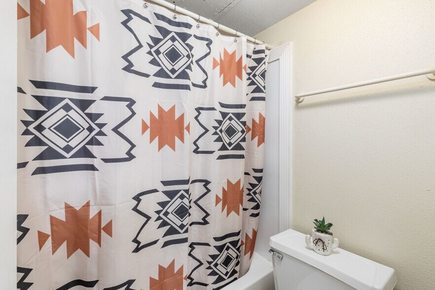 More Photos Of 2451 Lake Rd, Huntsville Apartments For Sale