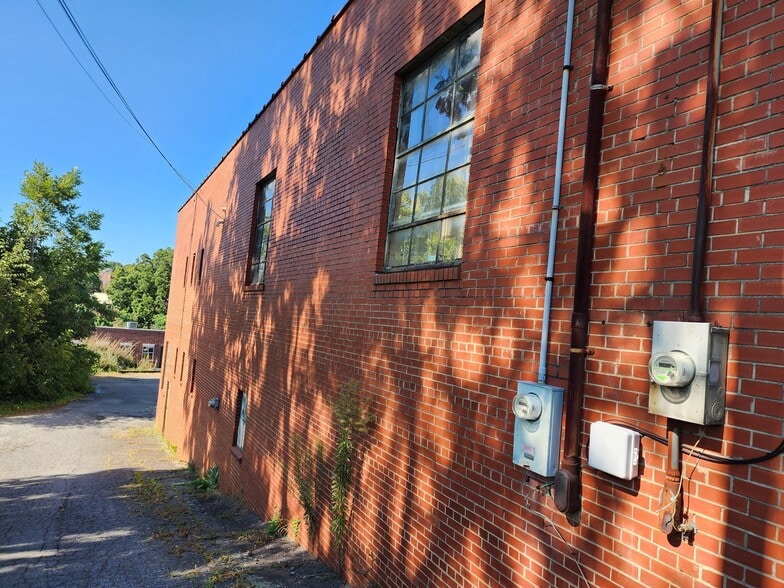 More Photos Of 414 Brookstown Ave, Winston-Salem Warehouse For Sale
