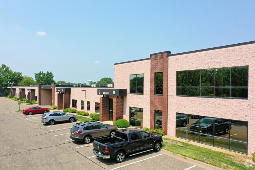 More Photos Of 14000 NW Sunfish Lake Blvd, Ramsey Showroom For Lease