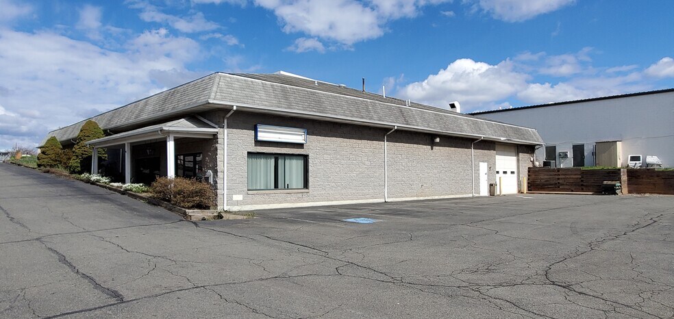 More Photos Of 9208 Venture Ct, Manassas Park Warehouse For Lease