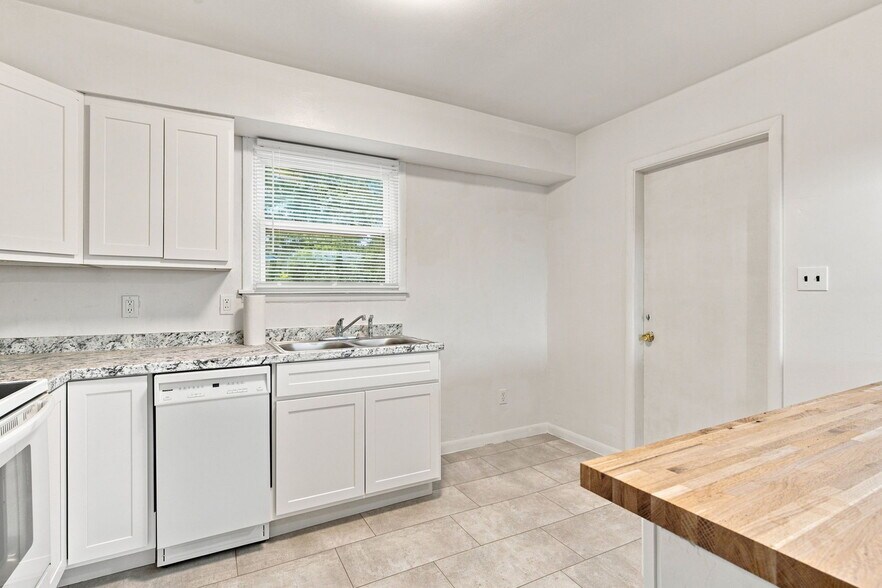 More Photos Of 3741 State Rte 30 Hwy, Lonedell Multifamily For Sale