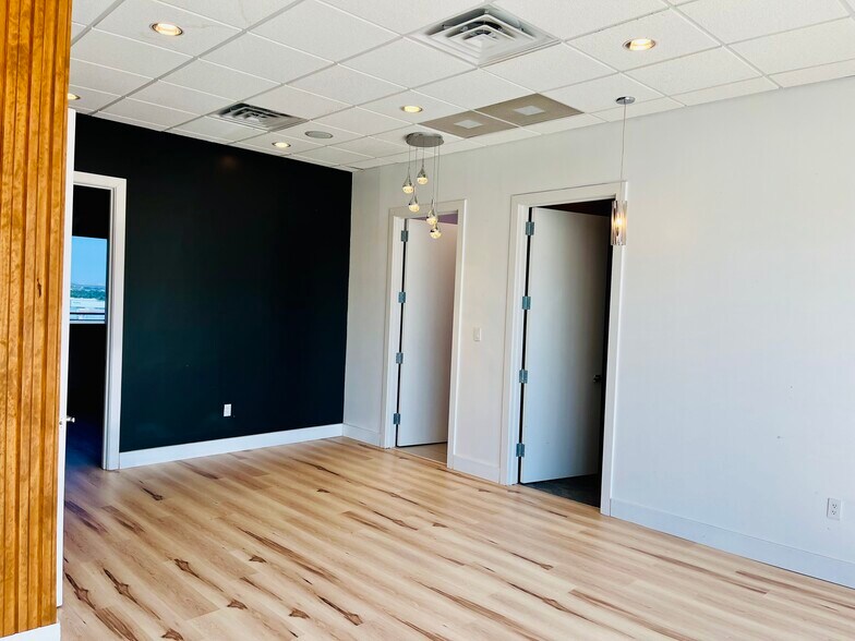 More Photos Of 211 Bartlett Dr, El Paso Medical For Lease