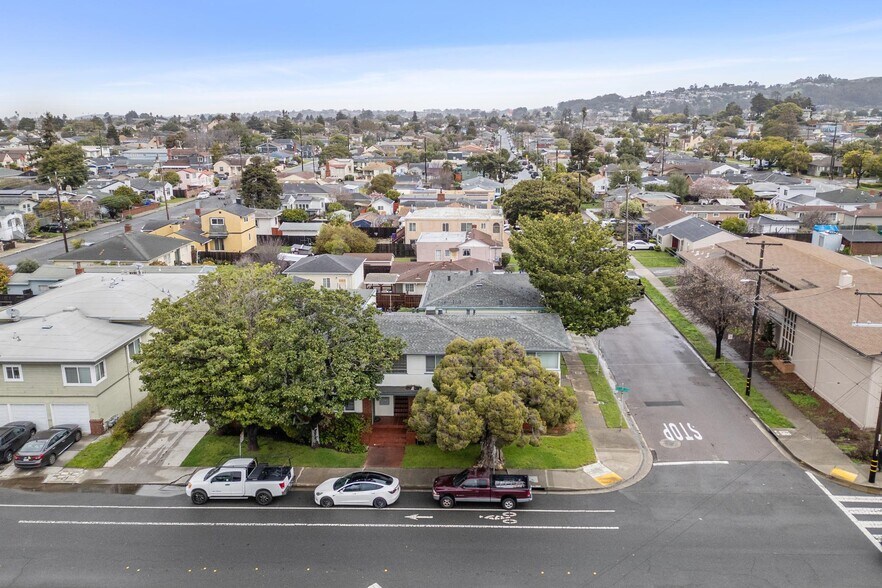 More Photos Of 3321 Barrett Ave, Richmond Apartments For Sale