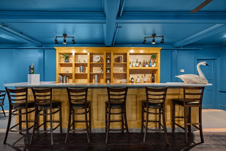 More Photos Of 314 N Morris St, Oxford Hotel For Sale