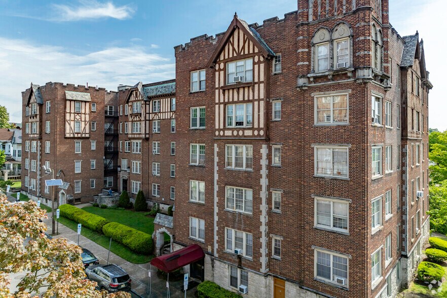 Primary Photo Of 555 E 27th St, Paterson Apartments For Sale