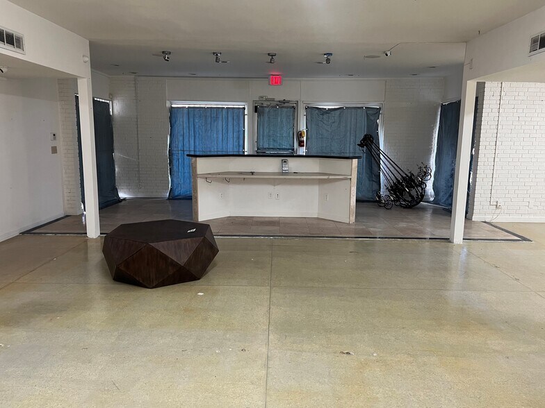 More Photos Of 6232 E Gateway Blvd, El Paso Freestanding For Lease