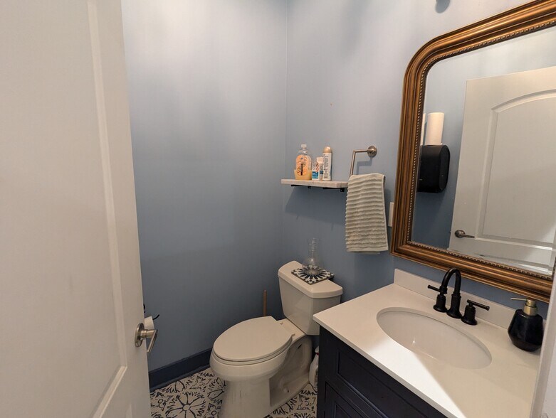 More Photos Of 4219 W Lawrence Ave, Chicago Storefront Retail Residential For Lease
