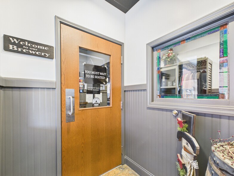 More Photos Of 913 Arch St, Williamsport Restaurant For Sale