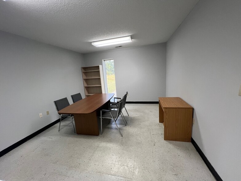 More Photos Of 585 Old Georgia Rd, Moore Warehouse For Lease