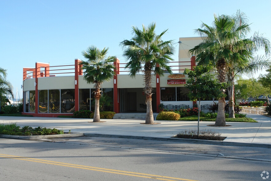 More Photos Of 350 E Seminole Blvd, Sanford Freestanding For Sale