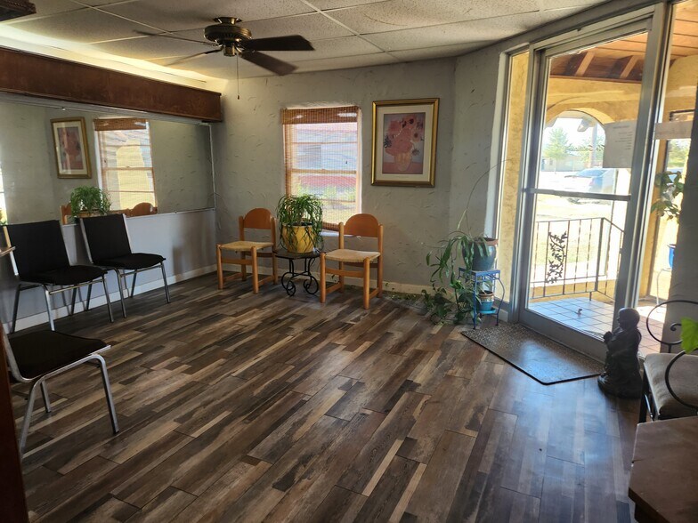 More Photos Of 1017 E Kingsbury St, Seguin Coworking Space