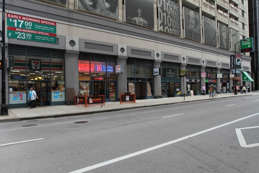 More Photos Of 21-31 E Adams St, Chicago Parking Garage For Lease