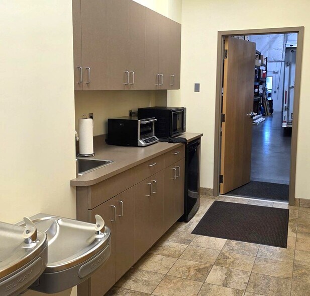 More Photos Of 43676 Trade Center Pl, Sterling Light Manufacturing For Sale