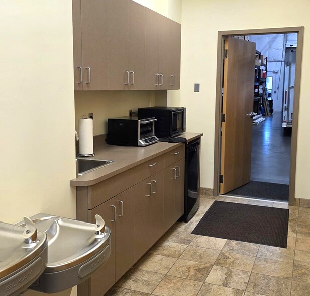 More Photos Of 43676 Trade Center Pl, Sterling Light Manufacturing For Sale