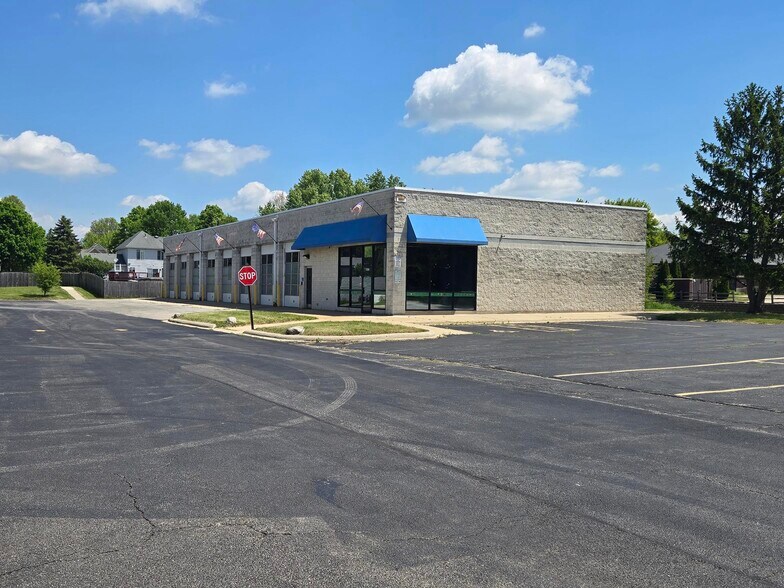 More Photos Of 1500 E Algonquin Rd, Algonquin Auto Repair For Lease