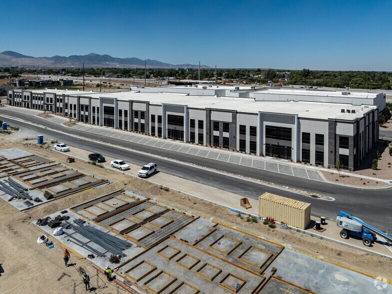 More Photos Of 13927 S 2700 W ln, Bluffdale Flex For Sale