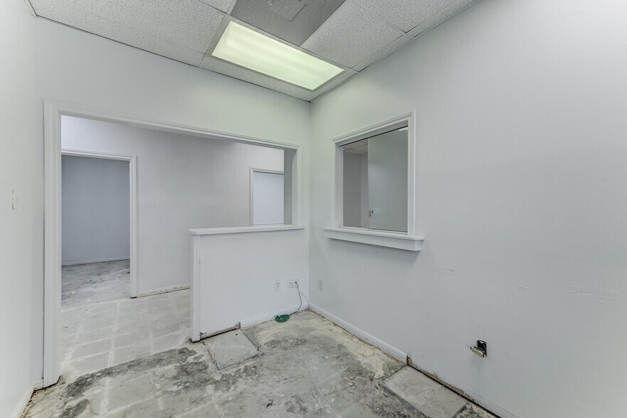 More Photos Of 14721 Pebble Bend Dr, Houston Medical For Lease