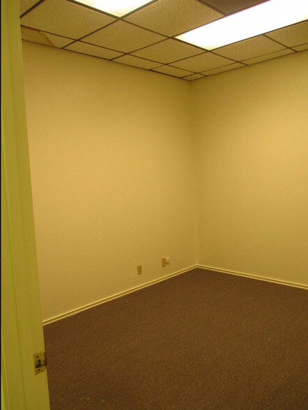 More Photos Of 303 N Carroll Blvd, Denton Office For Lease