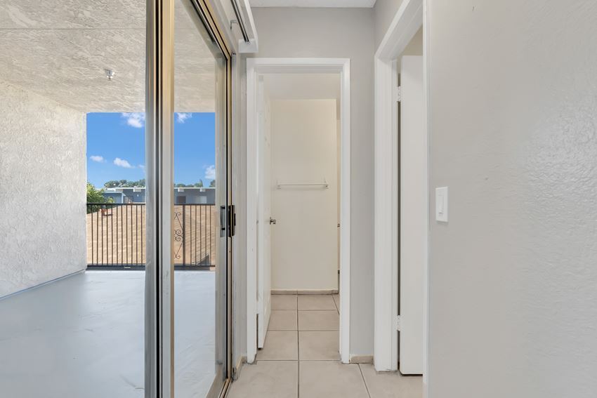 More Photos Of 710 W Washington Ave, Santa Ana Apartments For Sale