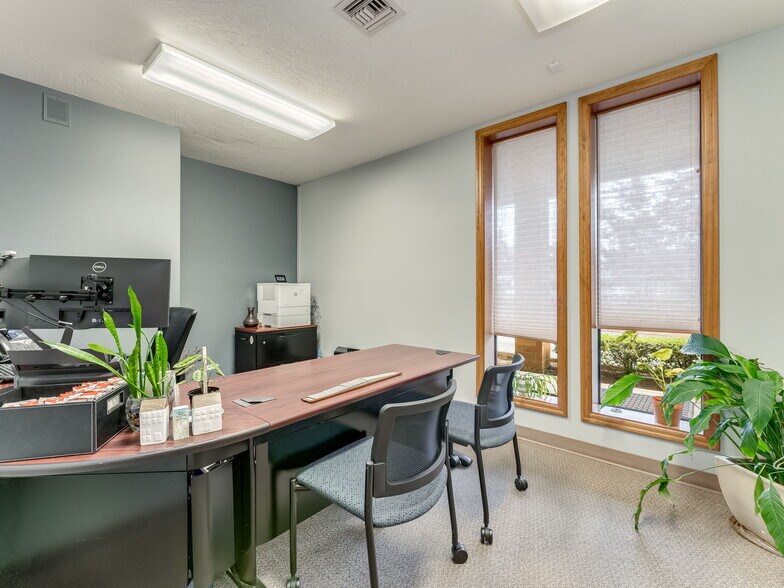 More Photos Of 1215 NE Baker St, Mcminnville Office For Sale