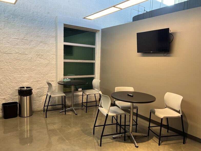 More Photos Of 2828 S 87th St, Omaha Office For Lease