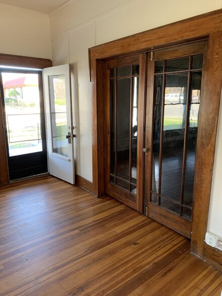 More Photos Of 158 E Colorado St, La Grange Apartments For Sale