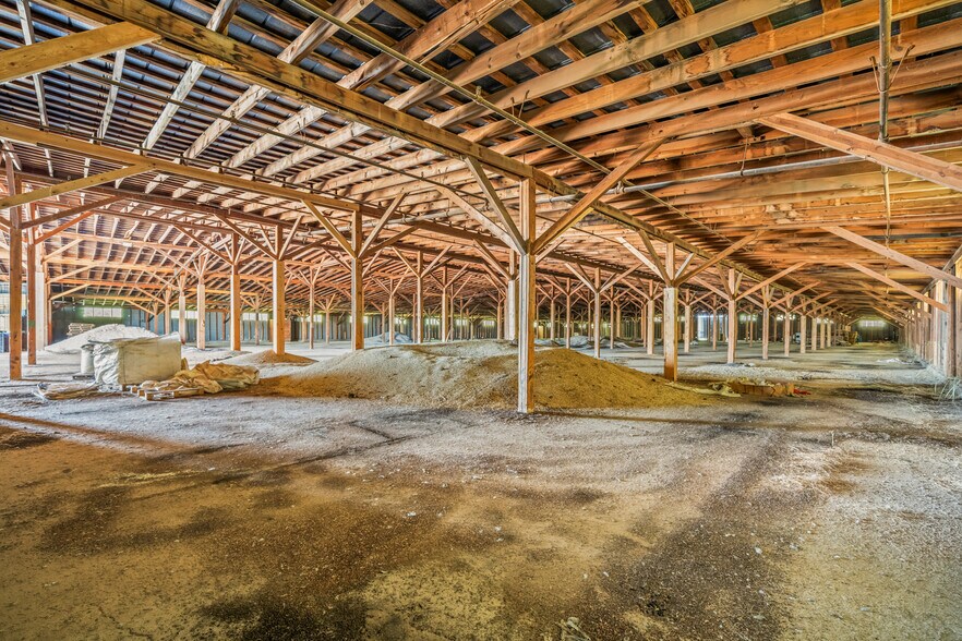 More Photos Of 901 Underwood Street, Littlefield Warehouse For Sale