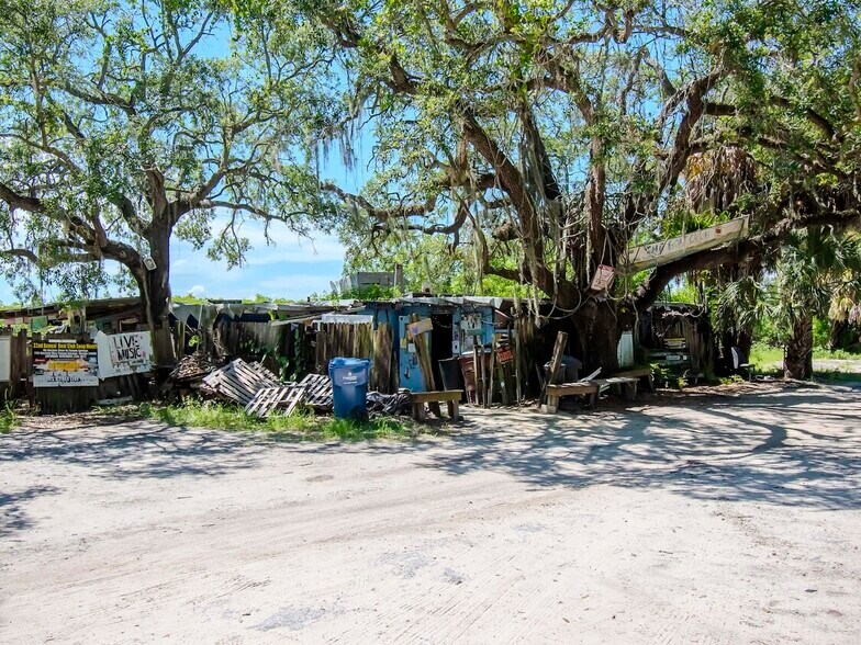 More Photos Of 1761 Beckett Way & US Highway 19, Tarpon Springs Bar For Sale